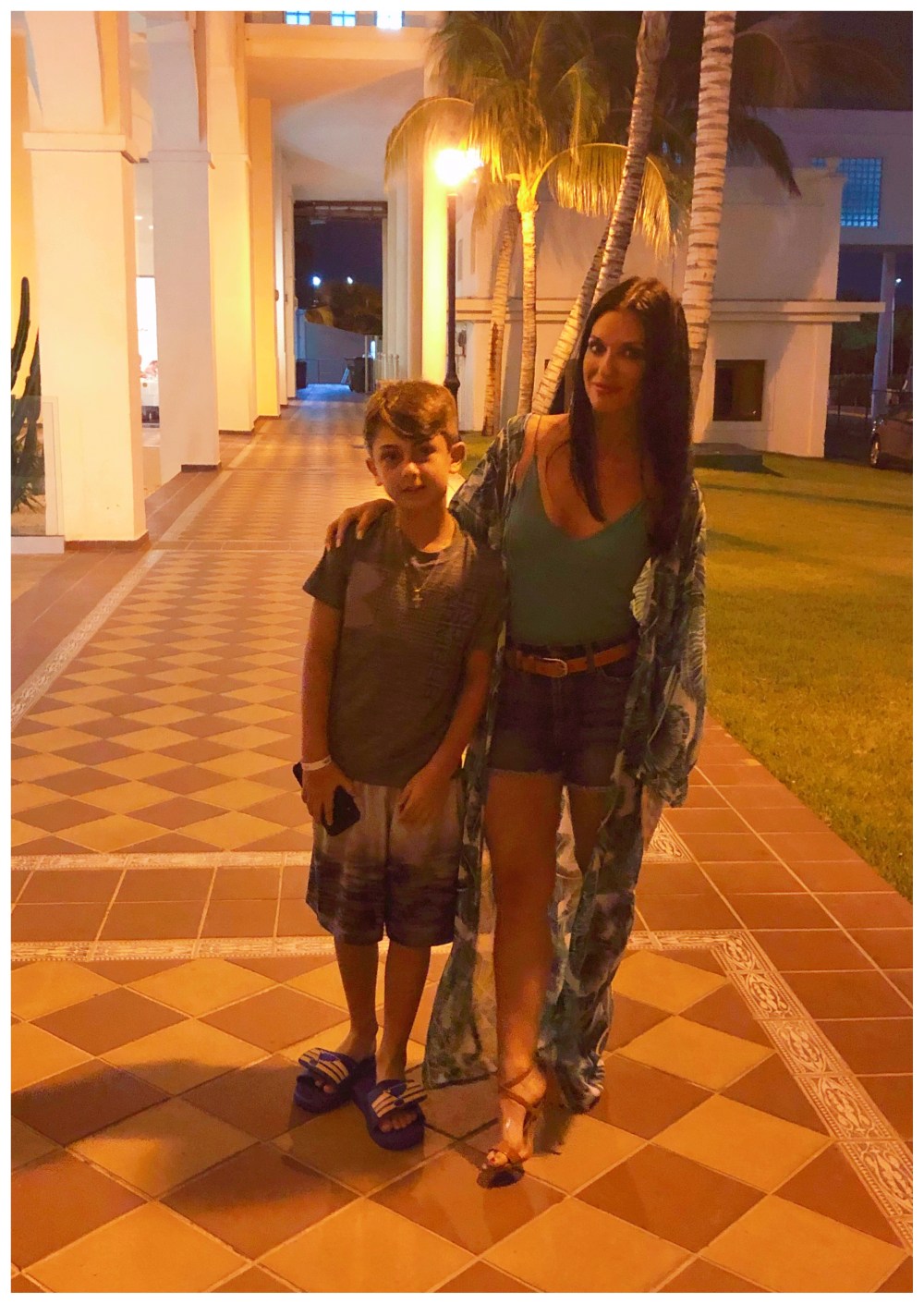 BB4E733C-92A9-4AF4-8A50-6528F73E8E74